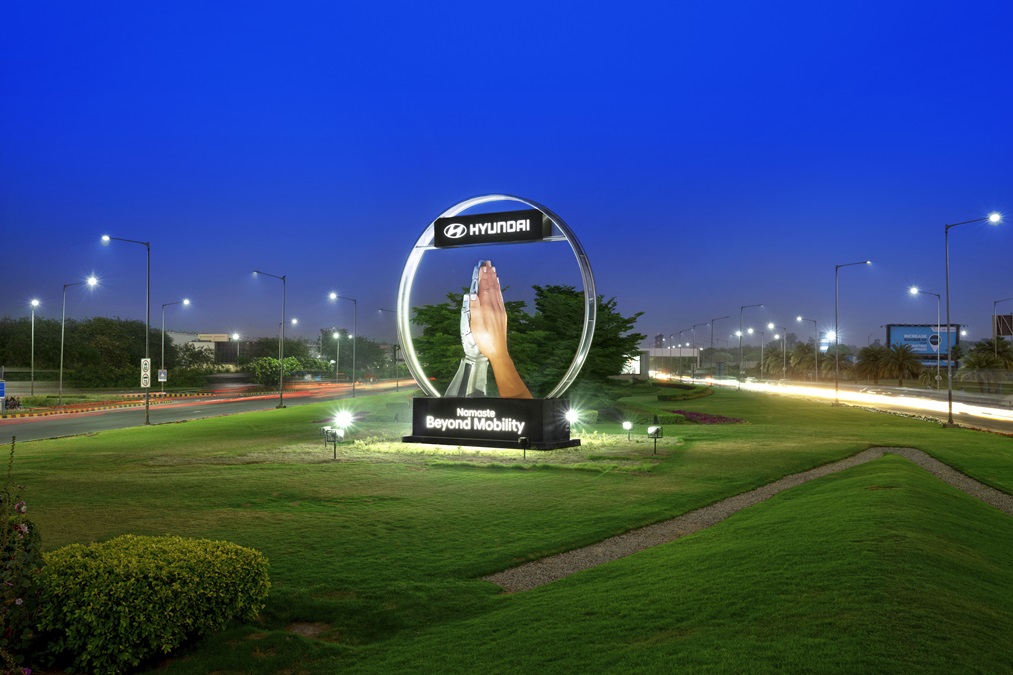 Hyundai Unveils ‘Namaste’ Installation Near IGI Airport, New Delhi Hyundai Unveils ‘Namaste’ Installation Near IGI Airport, New Delhi