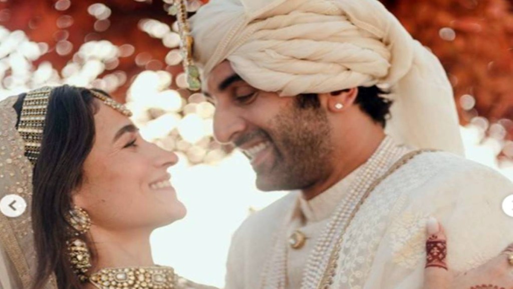 Bollywood's 'Wedding of the Year': It's official! Alia Bhatt-Ranbir Kapoor post first pictures as man and wife Bollywood's 'Wedding of the Year': It's official! Alia Bhatt-Ranbir Kapoor post first pictures as man and wife