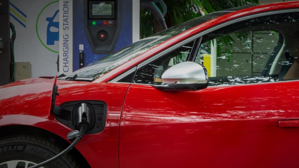 Tata Power signs MoU to install 5,000 EV chargers in Maharashtra
