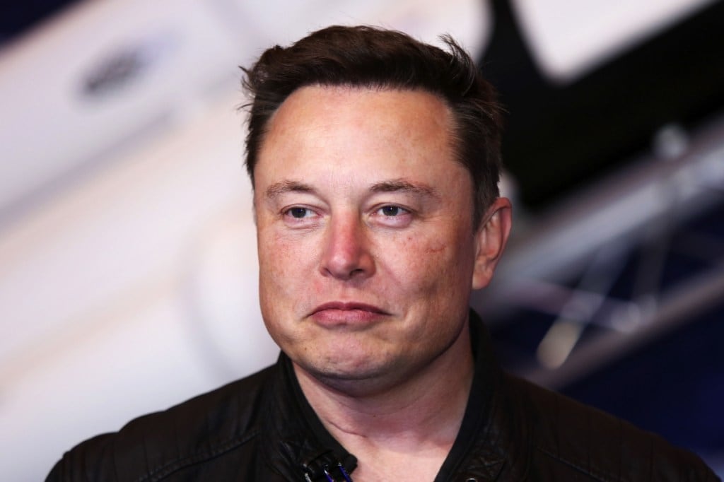 Elon Musk, Twitter, hostile takeover