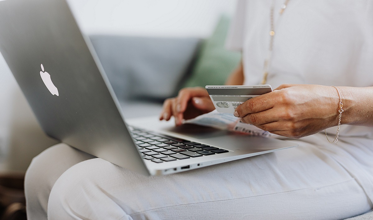 retail, e-commerce, online shopping, omnichannel, AI, customer experience, marketplace, technology