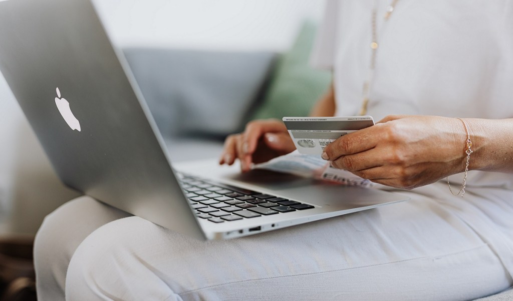 retail, e-commerce, online shopping, omnichannel, AI, customer experience, marketplace, technology