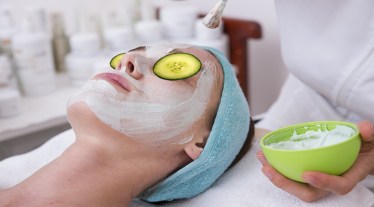 People with oily skin should avoid using SPF higher than 20. (Pixabay)
