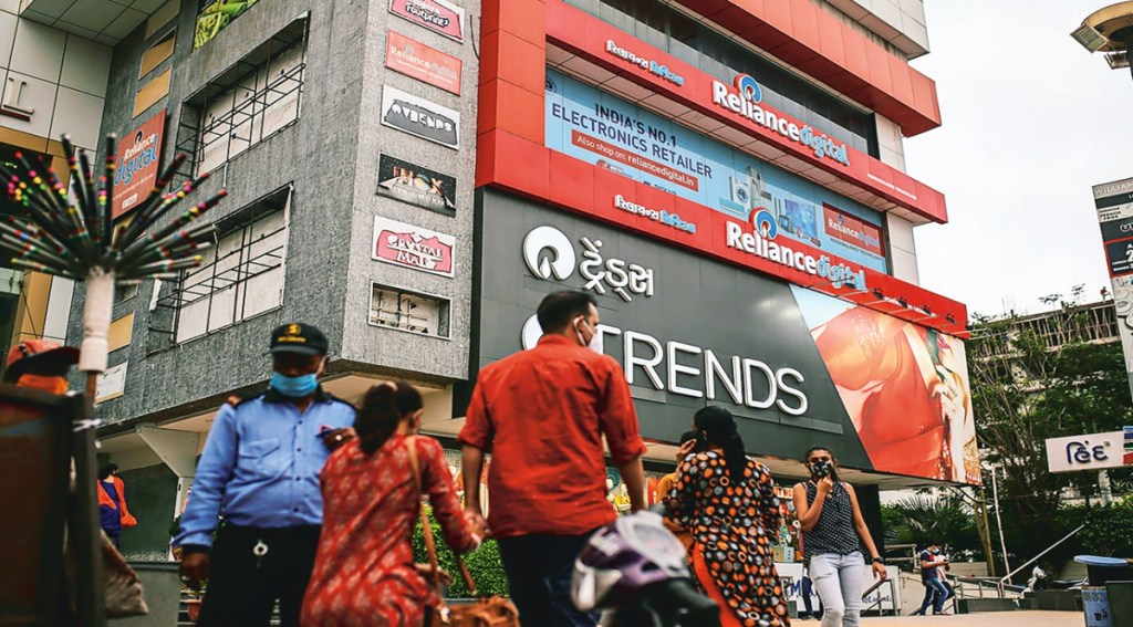 RIL reported earnings slightly higher than our and consensus estimates. We have seen 5% consensus earnings upgrades for RIL YTD, and expect another further 10-12%. RIL reported earnings slightly higher than our and consensus estimates. We have seen 5% consensus earnings upgrades for RIL YTD, and expect another further 10-12%.