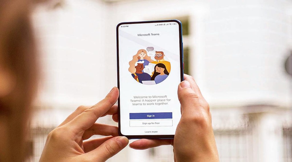 While on the go, mobile functionality is key to staying on top of one’s hectic schedule. With the latest update, Teams users can schedule meetings on mobile from the calendar or even the chat window.