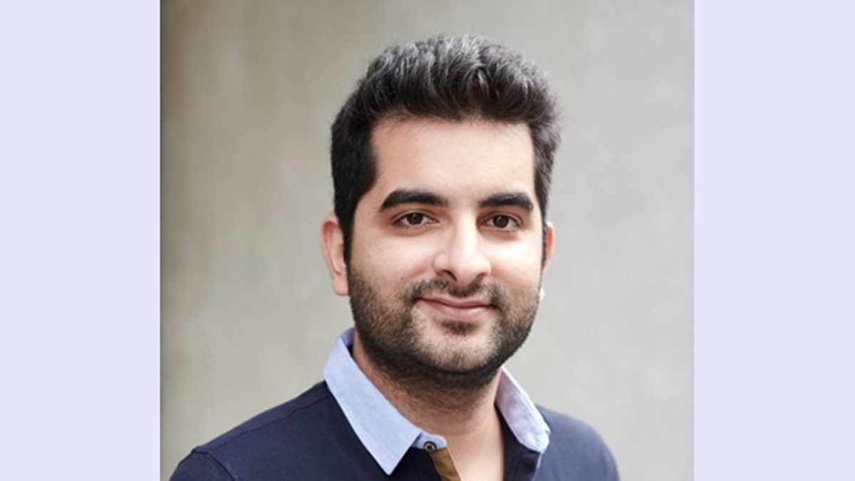 A CRM automatically manages new, prospective customers and alters the employees when they must take an action and communicate with them.