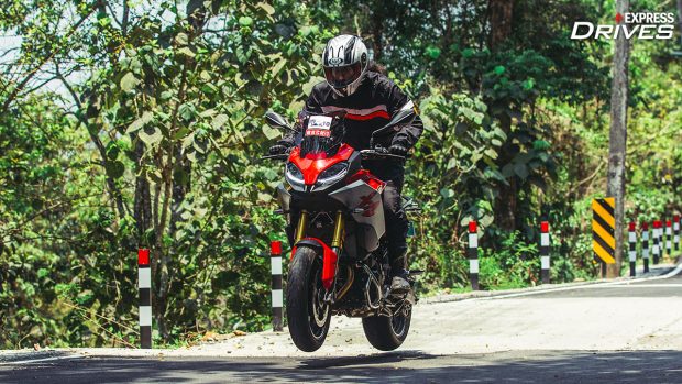2022 BMW F 900 XR jump