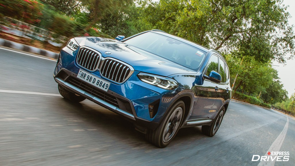 2022 BMW X3 diesel driving front