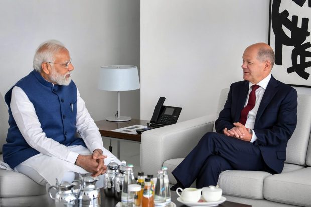 The two leaders held a quick tete-a-tete ahead of the delegation-level talks. (PTI Photo)