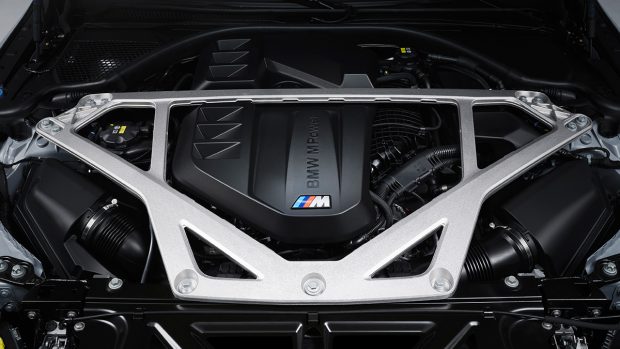 At the heart of the M4 CLS is a 3.0-litre, six-cylinder engine with twin turbochargers. This engine develops a peak power of 542bhp @ 6,250 rpm and peak torque of 650Nm @ 2,750 and 5,950 rpm. The change in performance has been achieved by increasing the maximum charge pressure of the two mono-scroll turbochargers from 1.7 bar to 2.1 bar. An 8-speed automatic gearbox sends all power to the rear wheels.