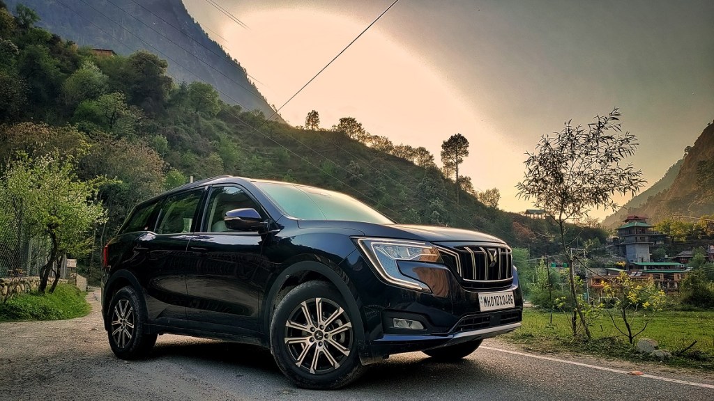 Mahindra XUV700 Front 3 Quarters (2)