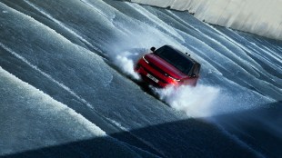 New Range Rover Sport makes global debut