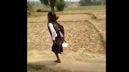 Seema lost a leg lost in a road accident two years back. However, this could not hold Seema back from her passion for education. (Screengrab/Dainik Bhaskar Video) 