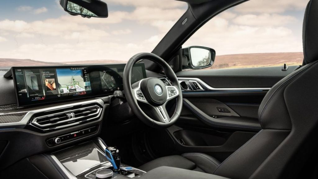 BMW sees full-year drop in output amid volatile second half