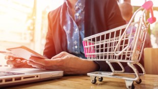D2C, e-commerce, online shopping, returns, logistics, startup, investment, product description, apparel