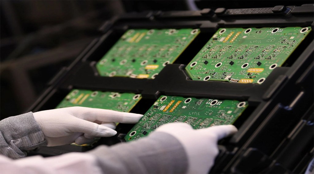 Dixon Technologies share price