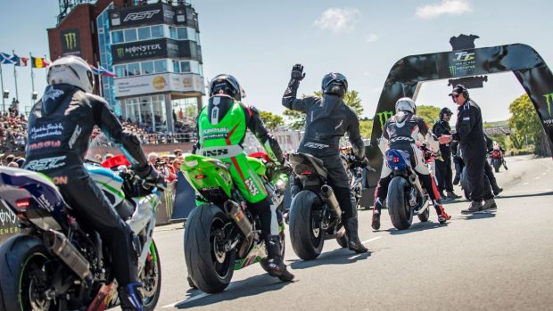 isle of man tt competitors at start line