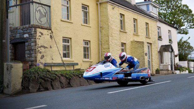 isle of man tt sidecar racing