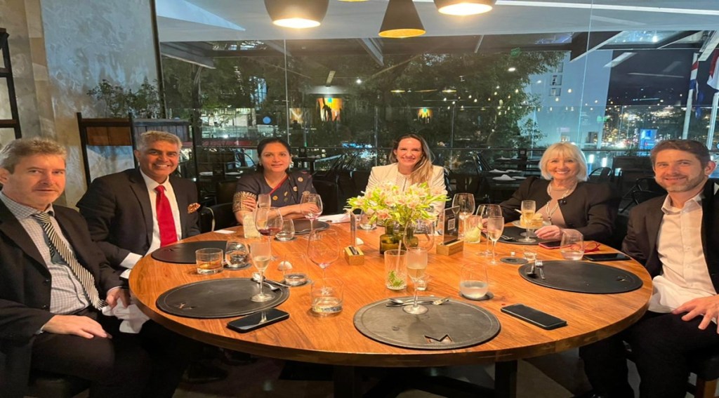 “In fact, in September a high level business delegation will visit Paraguay,” said the envoy. “In fact, in September a high level business delegation will visit Paraguay,” said the envoy.