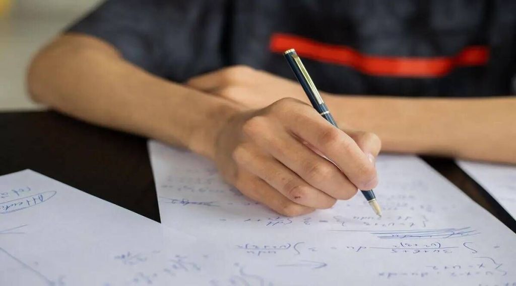 Civil Engineering Students' Scores below 40% in Maths