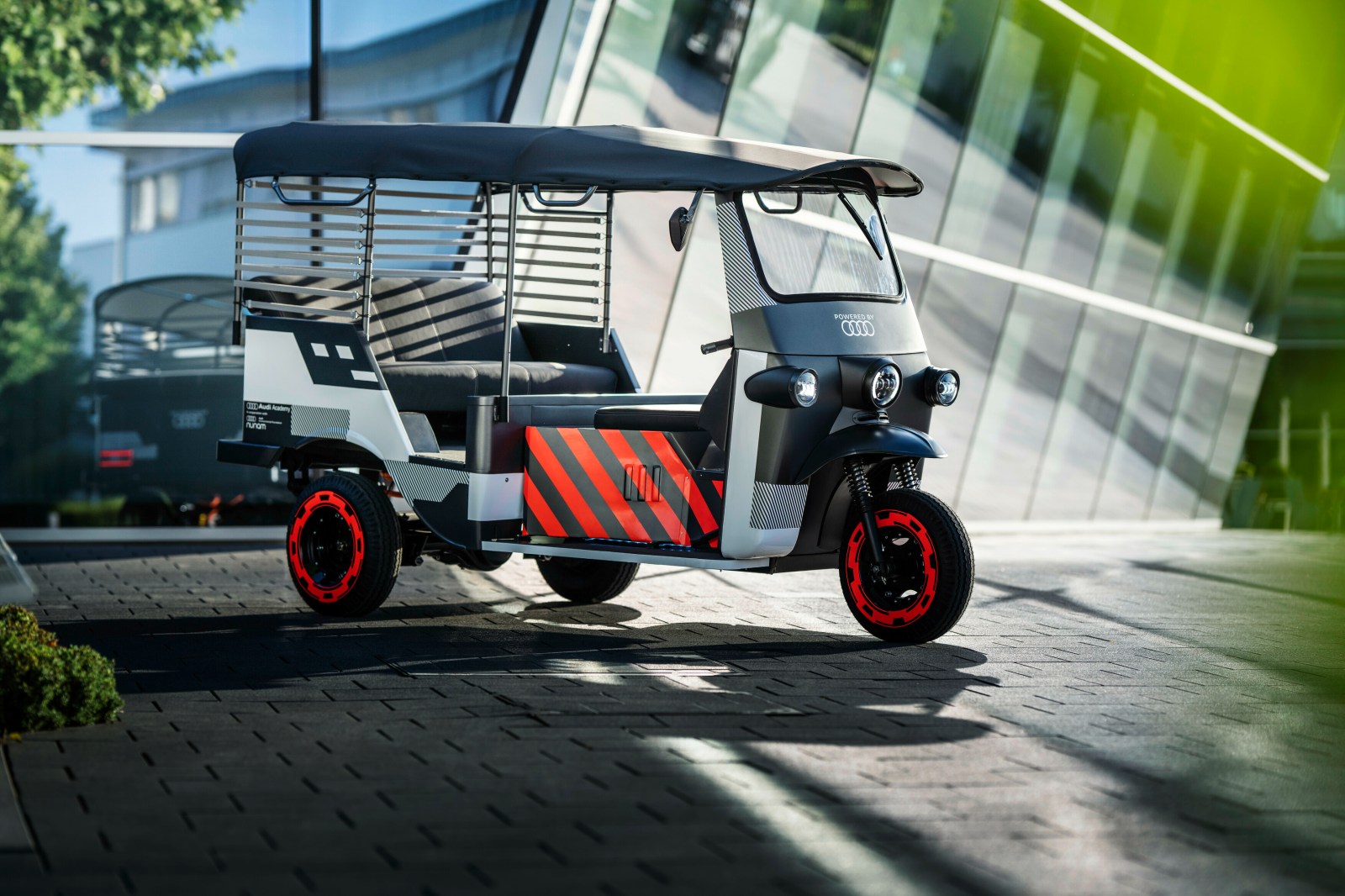 Indo-German start-up deploys Audi e-tron’s used batteries to power e-rickshaws in India Indo-German start-up deploys Audi e-tron’s used batteries to power e-rickshaws in India