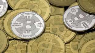 Industry experts are of the opinion that the Russia-Ukraine war and inflation hitting a fresh 40-year high are some of the reasons why bitcoin’s price is slumping in cryptocurrency markets