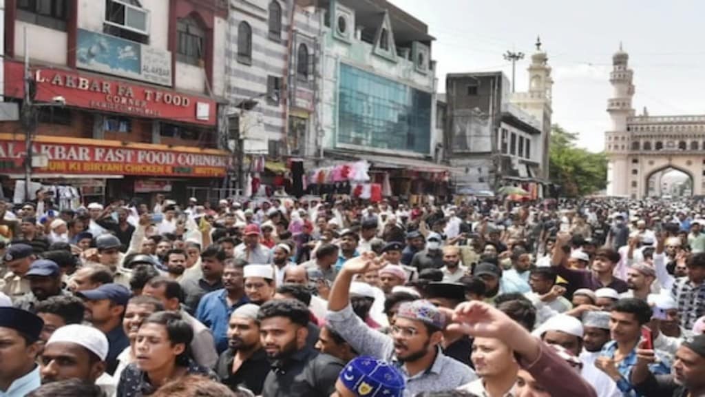 The demonstrations, which were held after the Friday prayers, prompted heavy deployment of police forces. Mobile internet suspended were also reportedly suspended in some cities. 