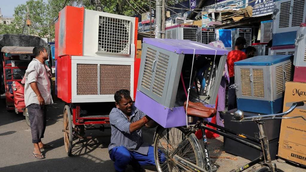 Deadly heat stifles Delhi, mercury above 44 degrees Celsius at most places