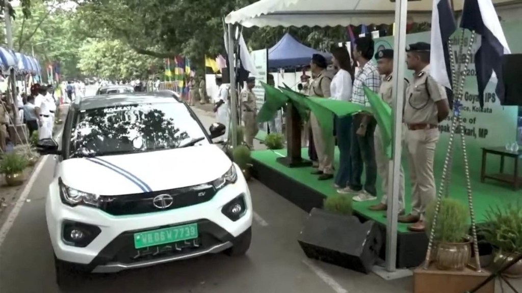 Tata Motors delivers 17 Nexon EVs to Kolkata Police