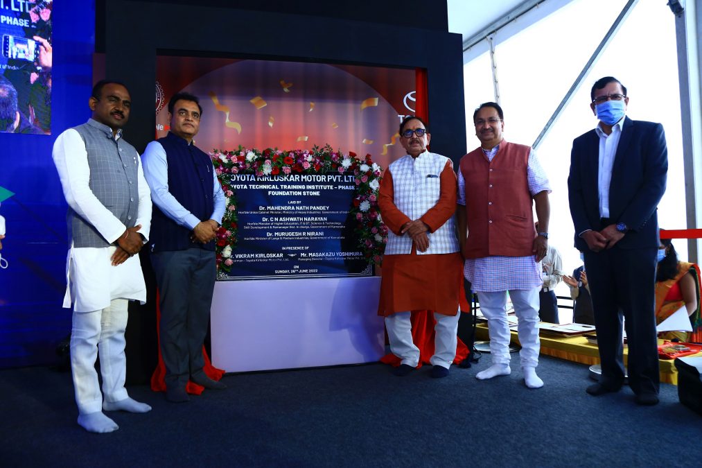 Toyota sets up new e-drive manufacturing line