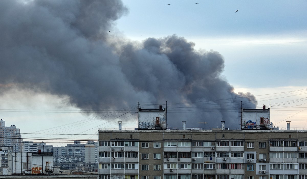 Russia strikes Ukraine's capital Kyiv for first time in weeks as battle rages in east Russia strikes Ukraine's capital Kyiv for first time in weeks as battle rages in east