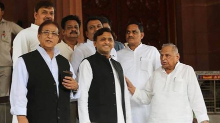 The disgruntled allies feel that the party’s decision is largely influenced by senior leader Azam Khan’s presence which has led to Akhilesh Yadav ignore the alliance partners. The disgruntled allies feel that the party’s decision is largely influenced by senior leader Azam Khan’s presence which has led to Akhilesh Yadav ignore the alliance partners.