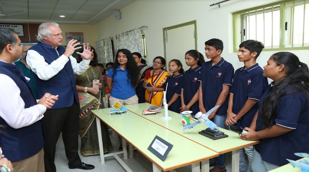 boeing sishu mandir tie up