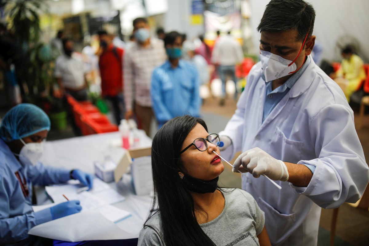 Delhi records 405 fresh COVID-19 cases, positivity rate 2.07% Delhi records 405 fresh COVID-19 cases, positivity rate 2.07%