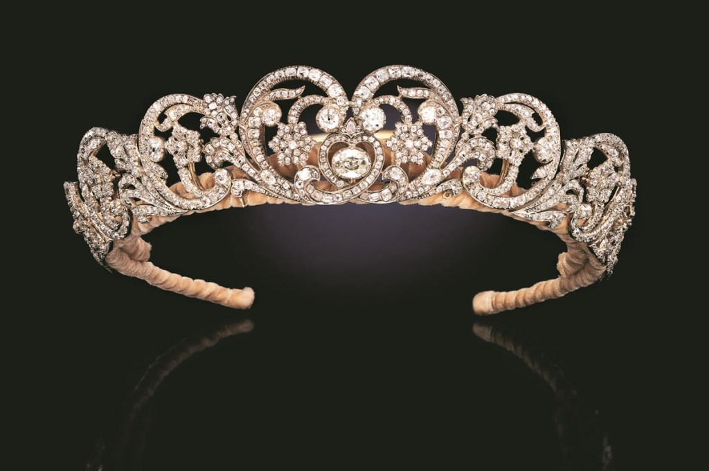 Across nearly 50 items on show, the exhibition features the most established design styles within the tiara genre, including Napoleonic Empire, Romantic Naturalism, Belle Epoque, Art Deco, Modern and Contemporary designs.