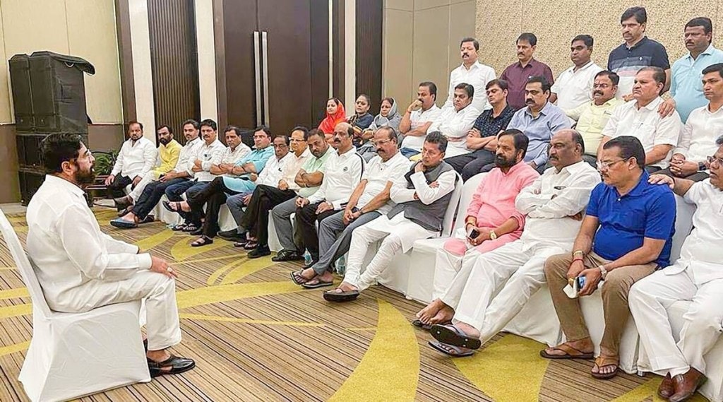 eknath shinde with rebel MLAs