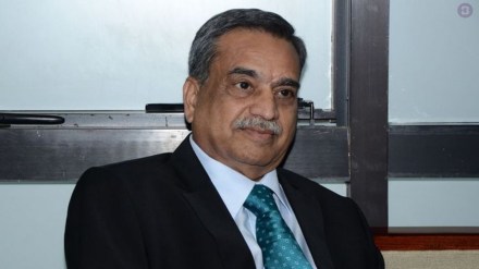 BJP's Gaurav Bhatia tweeted that Justice Shah suffered the attack in Himachal Pradesh and arrangements were being made to rush him to Delhi. 