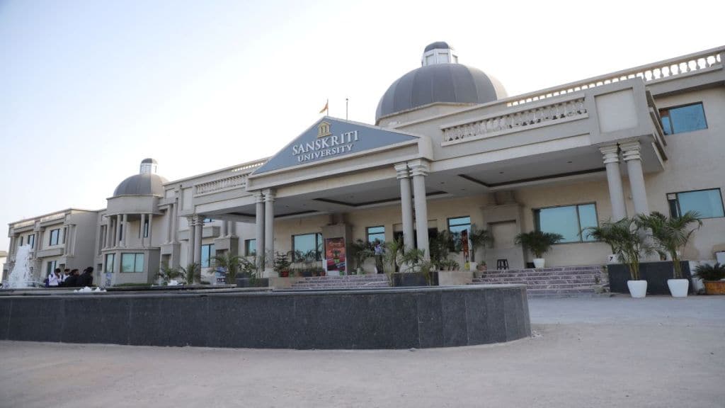 The application fee for the courses is Rs 1000.