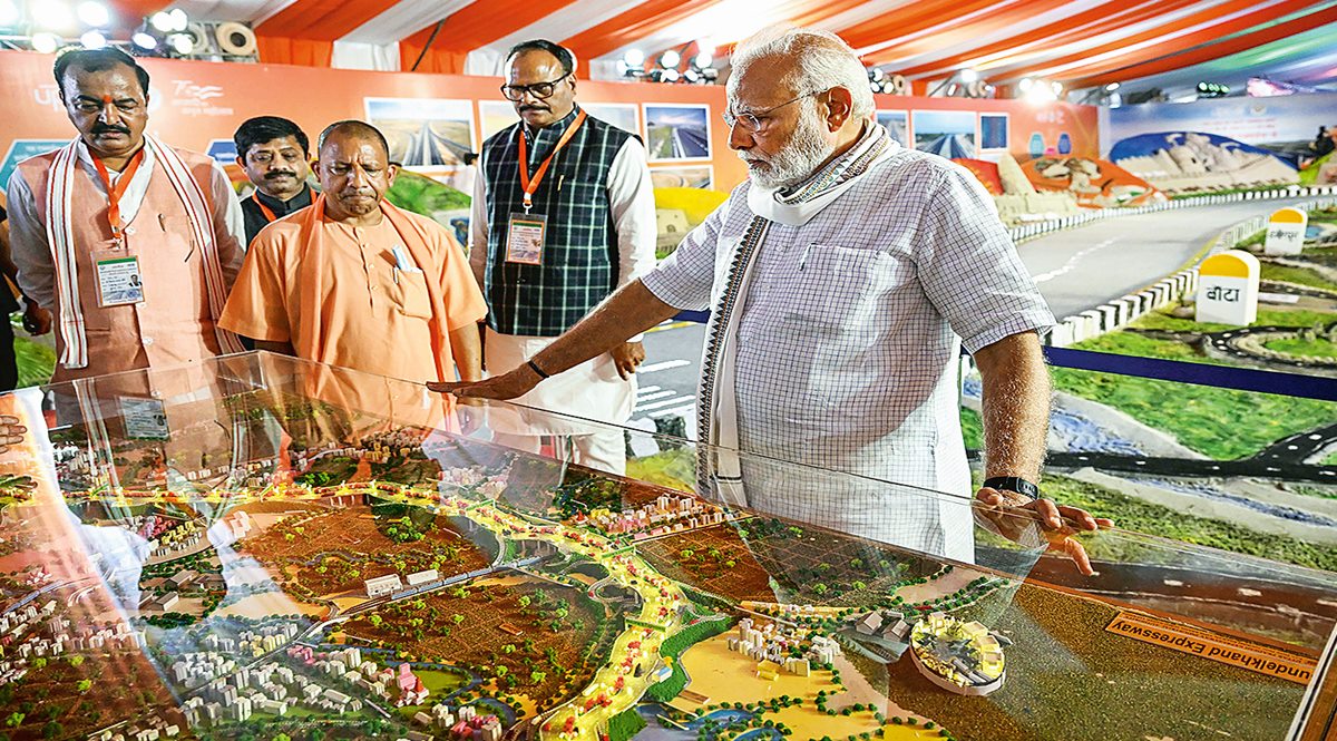 Prime Minister Narendra Modi with UP chief minister Yogi Adityanath at the inauguration of the Bundelkhand Expressway in Jalaun on Saturday (PTI Image)