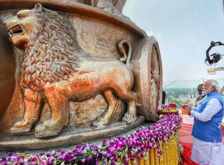 PM Modi unveils national emblem on new Parliament building. (PTI) PM Modi unveils national emblem on new Parliament building. (PTI)
