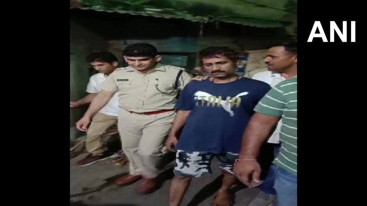 Ajmer Police arrested Salman Chisti on Wednesday at 12:45 AM after his provocative video went viral.(Photo/ANI) Ajmer Police arrested Salman Chisti on Wednesday at 12:45 AM after his provocative video went viral.(Photo/ANI)