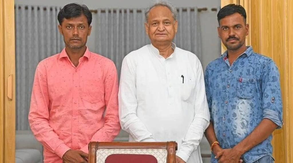 Rajasthan CM Ashok Gehlot met Prahlad Singh Chundawat and Shakti Singh and appreciated them for their bravery.(Photo/Indian Express)