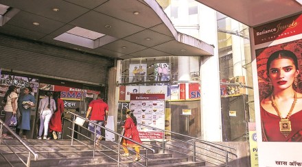 Shoppers enter the Reliance Mall in the Borivali suburb of Mumbai, India, on Monday, Nov. 9, 2020. Billionaire Mukesh Ambani's Reliance Industries Ltd., which obliterated rivals in India's telecommunications sector by selling $2 data plans and free voice calls, is deploying a very similar tactic -- cutthroat pricing -- to gain an edge in the country's increasingly competitive e-commerce space. Photographer: Dhiraj Singh/Bloomberg