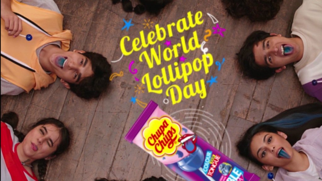 This film opens with a teenage girl who pops Chupa Chups lollipop that colours her tongue blue.