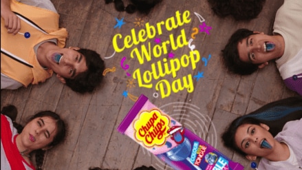 This film opens with a teenage girl who pops Chupa Chups lollipop that colours her tongue blue.