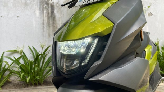 The Suzuki Avenis Ride Connect Edition in dual-tone shade