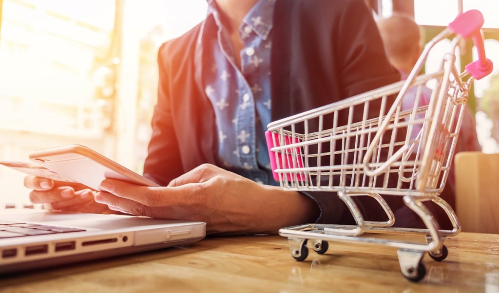 m-commerce, mobile shopping, e-commerce, online marketplaces, smartphones, personalisation, digital transactions, app