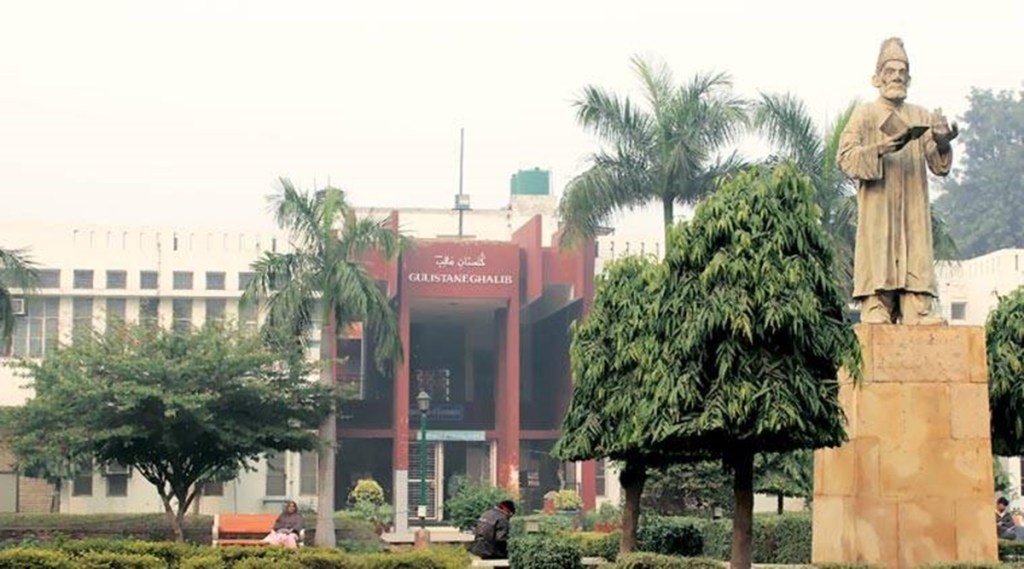 The university has resumed offline classes for post-graduate and final year undergraduate students in March 2022. (File photo: IE)
