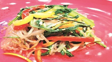 Talk about kimchi that Koreans eat every day, or tteokbokki (simmered rice cake) that is enjoyed on the streets and paired with boiled eggs and scallions, and you will instantly feel at home.