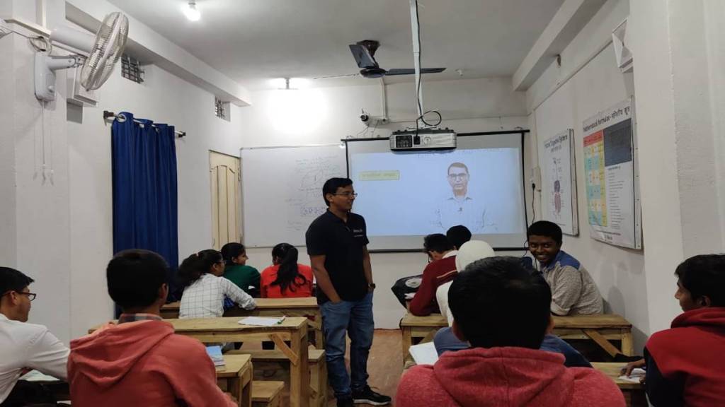 SchooGlink uses regional languages to teach seven to 12 grade students.